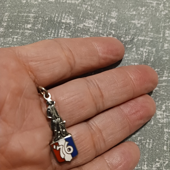 Vintage 1976 Soldier Patriot Flag Charm - Picture 3 of 4
